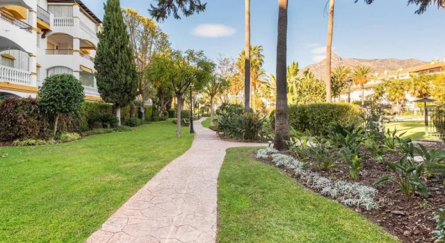 Apartment with 2 Bedrooms in Marbella, with Wonderful Mountain View, Pool Access, Furnished Terrace - 900 M From the Beach, Забронировать Апартаменты/квартира Марбелья Коста-дель-Соль, рядом с Художественный музей Ralli