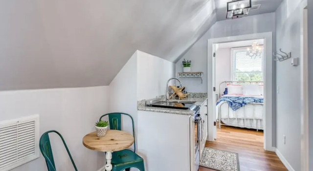 Chic Suite In Beautifully Updated Victorian 2 Bedroom Home, Забронировать Отель Сент-Огастин Saint Augustine Area, рядом с Cathedral Basilica of St. Augustine