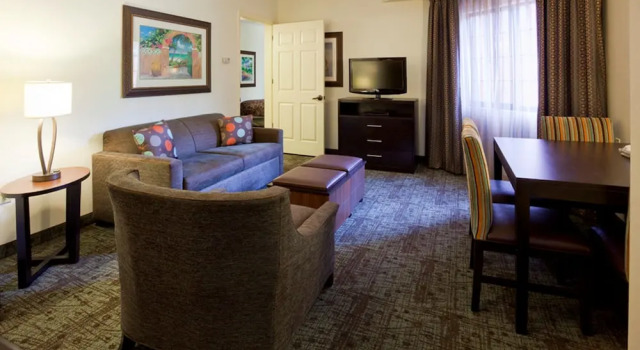 Шестиместный люкс с 2 комнатами Sonesta ES Suites Atlanta Alpharetta Avalon