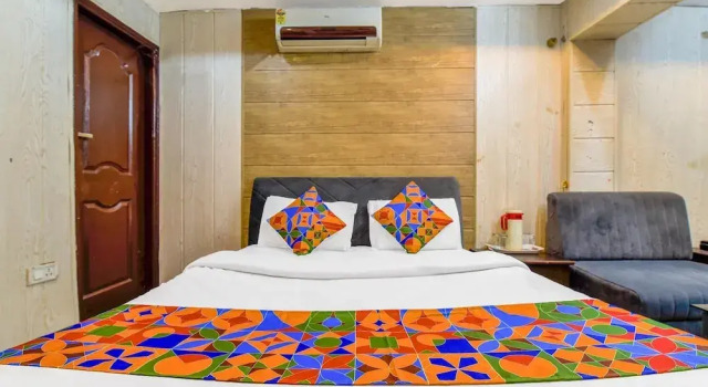 Номер Deluxe FabHotel Log Inn