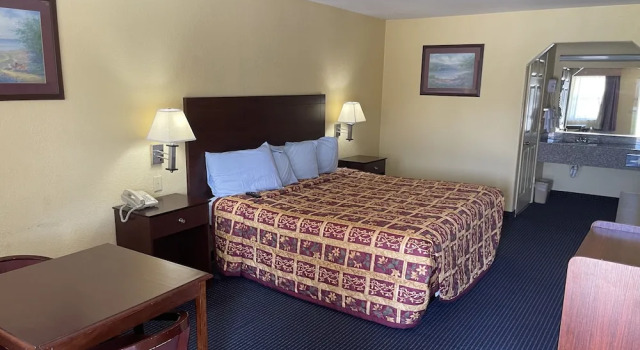 Gun Barrel Executive Inn, Buchen Sie Gasthaus Gun Barrel City Texas