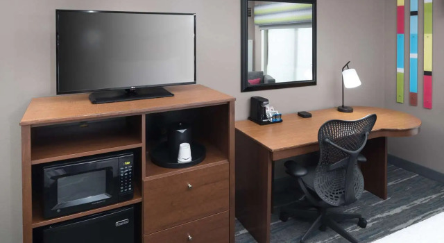 Четырёхместный номер для гостей с ограниченными возможностями Hampton Inn & Suites Chicago North Shore