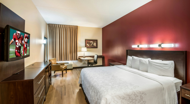 Red Roof Inn PLUS+ Phoenix West, Забронировать Отель  