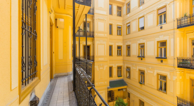 Lisianthus Apartments