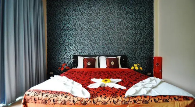 Bounty Kata Guesthouse, Забронировать Отель Карон Бич остров Пхукет