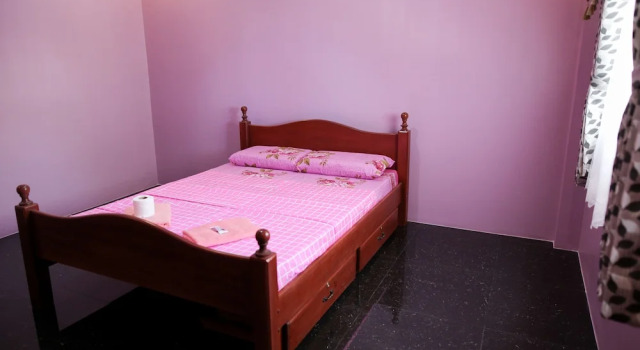 Luzmin BH - Pink House, Book Guesthouse Hotels in Cebu with Parking, Parking