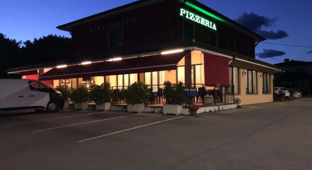 Albergo RISTORANTE SOTTOCASTELLO, Book Hotel Hoteller i Friuli Venezia Giulia med parkering, Parkering