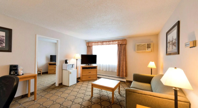 Двухместный люкс Econo Lodge