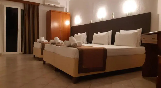 Трёхместный номер Standard с балконом Hotel Ilios