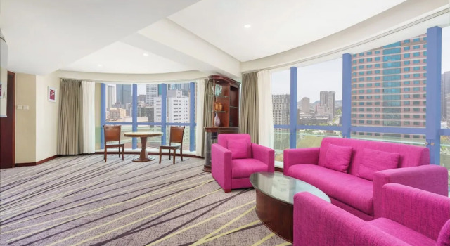 Люкс с 2 комнатами Holiday Inn Express Dalian City Centre by IHG
