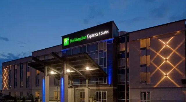 Кровать в общем номере Holiday Inn Express Hotel & Suites Saint - Hyacinthe by IHG