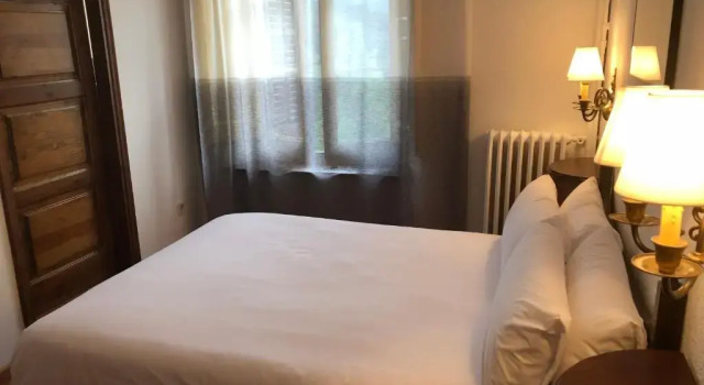 Hostal de la Gloria, Book Hotel Hoteller i Osona med parkering, Parkering