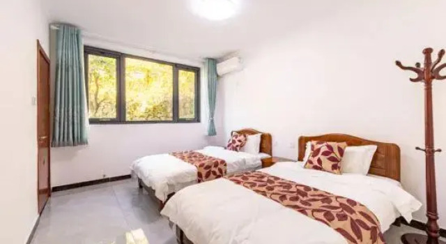 Люкс Backing Mountain Garden Farmhouse