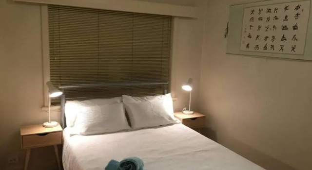Unique & Spacious Home near Chadstone, Book Hotel  