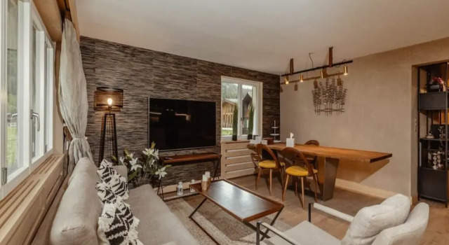 Апартаменты Lush Apartment With Terrace Views