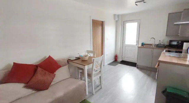 Le Petit Chateau, a snug 1-bed 1-bath by the coast, Забронировать Апартаменты/квартира Хавант Хэмпшир