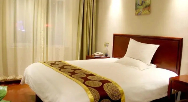 Трёхместный номер Standard GreenTree Inn Heze Mudan Road Bus Terminal Station Express Hotel