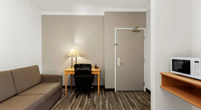 Четырёхместный люкс Clarion Suites Anchorage Downtown