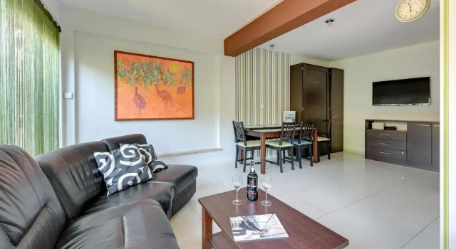 Студия Economy Sunrise apartments close to the beach & by Noclegi Renters