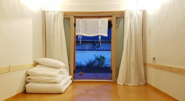 Ohnewwall Guesthouse, Забронировать Отель Чонджу Чолла-Пукто, рядом с Конфуцианская школа хянгё в Чонджу