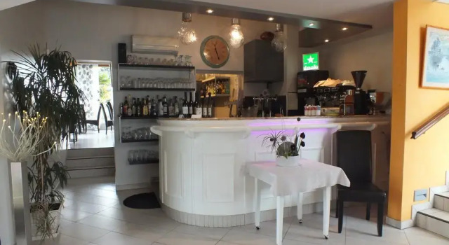 Hotel Restaurant Le Jardin Délice, Prenota Hotel Saint-Victor Allier