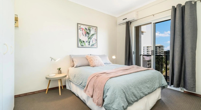 Huge CBD Top Floor Apartment with Breath Taking Views!