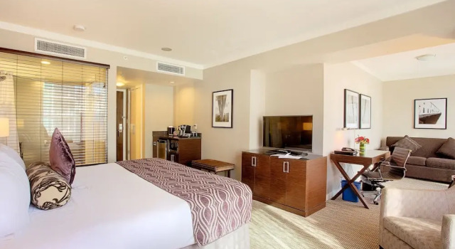 Двухместный полулюкс Pinnacle Hotel at the Pier