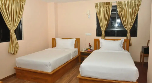Номер Deluxe Royal Landmark Hotel