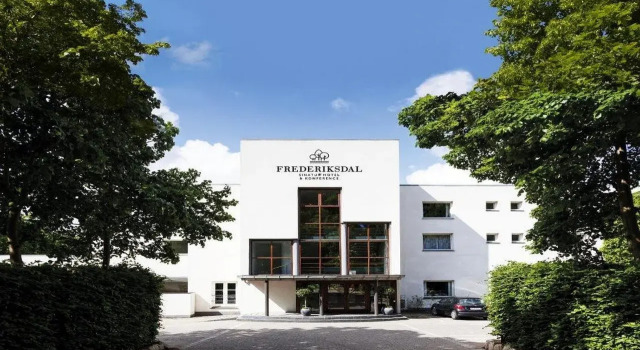 Sinatur Hotel Frederiksdal, Book Hotel Hoteller i Sjælland med parkering, Parkering