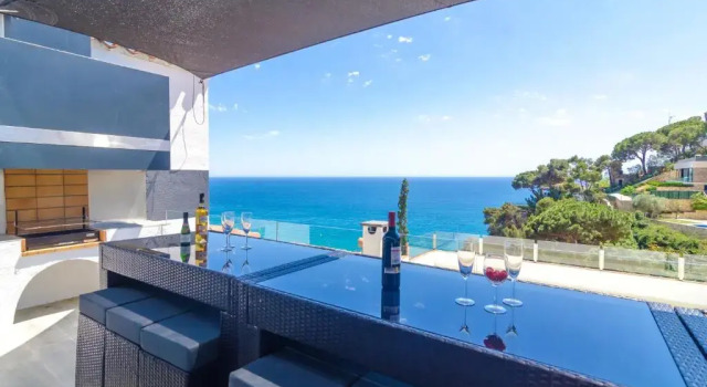4 bedrooms villa at Lloret de Mar 100 m away from the beach with sea view private pool and enclosed garden, Book Villa Villaer i Costa Brava, Villa
