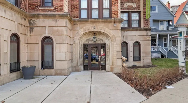 1BR Apt in Hyde Park - Kenwood 5220 rep, Забронировать Апартаменты/квартира Hyde Park Чикаго, рядом с Hyde Park Art Center