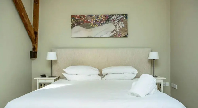 Spacious Open-Plan Home in Oxfordshire, Book Hotel Bampton Oxfordshire