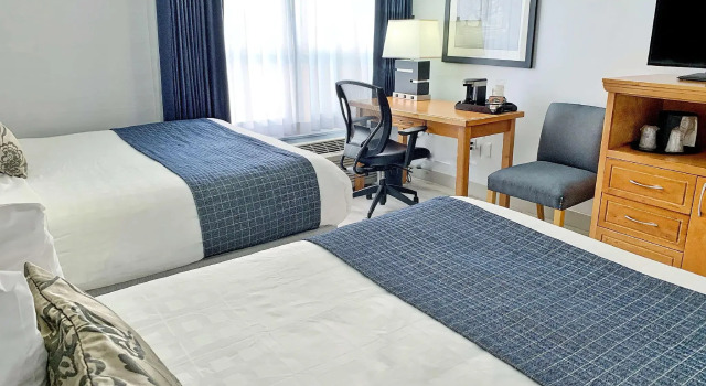 Четырёхместный номер Executive Best Western Plus Regency Inn and Conference Centre