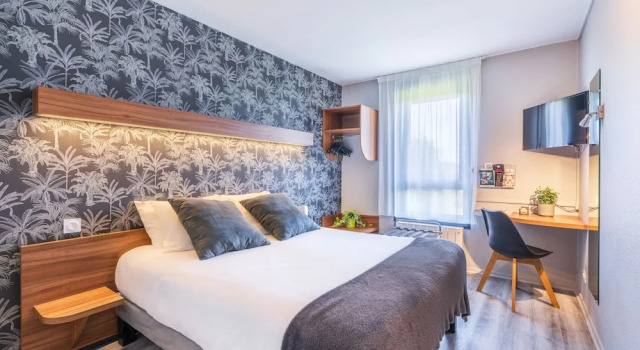 Трёхместный номер Superior с видом на сад Logis Hôtel Restaurant Le Sainte Mère