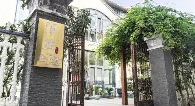 Kaifeng Moran Homestay (Wansui Mountain Da Song Wuxia City)