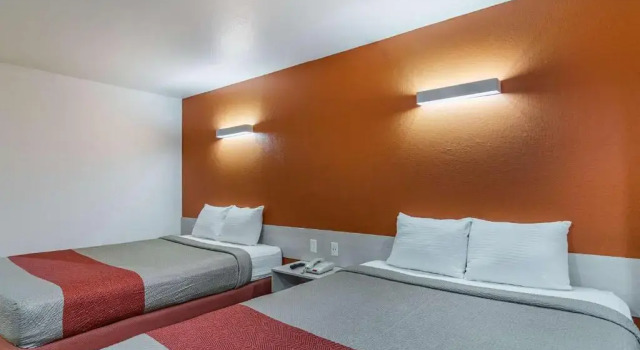 Четырёхместный номер Standard Motel 6-Mcalester, OK