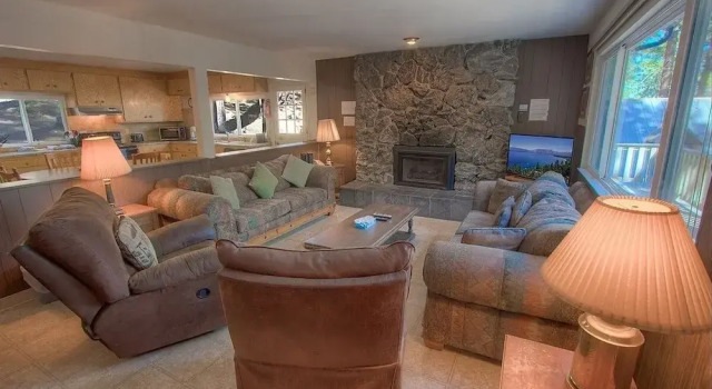 Foothill Folly 4 Bedroom Home by RedAwning, Boek Hotel Zephyr Cove Nevada