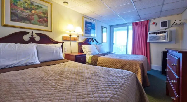 Четырёхместный номер Standard с балконом и с частичным видом на океан Hillcrest Inn