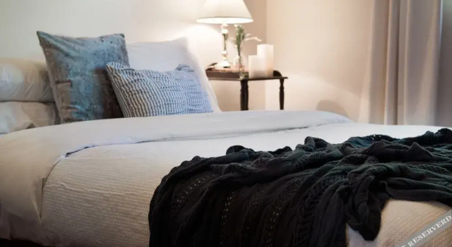 Halina, Book Hotel Daylesford 