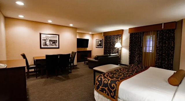 Полулюкс Deluxe Heritage Inn