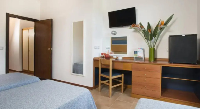 Трёхместный номер Economy Hotel Oasis