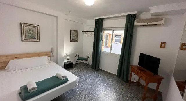 Hostal San Felipe, Забронировать Отель Недорогие отели Марбелья, недорого