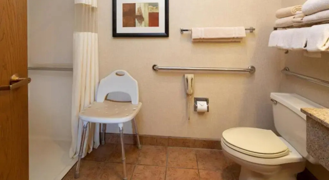 Четырёхместный номер Standard Cedar Shore Resort