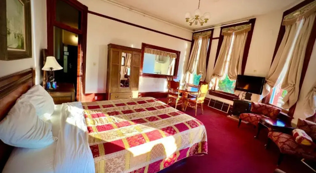 Студия Deluxe The Monarch Hotel