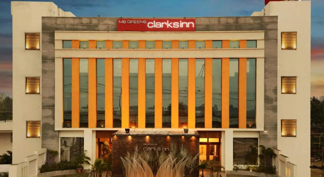 M B Greens Clarks Inn, Забронировать Отель Морадабад штат Уттар-Прадеш