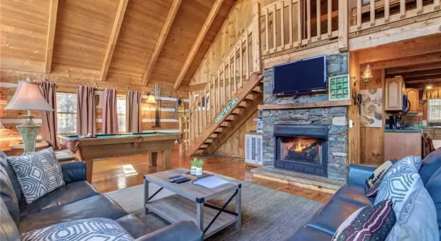 Bear Cave Haus  2 Bedroom Home with Hot Tub