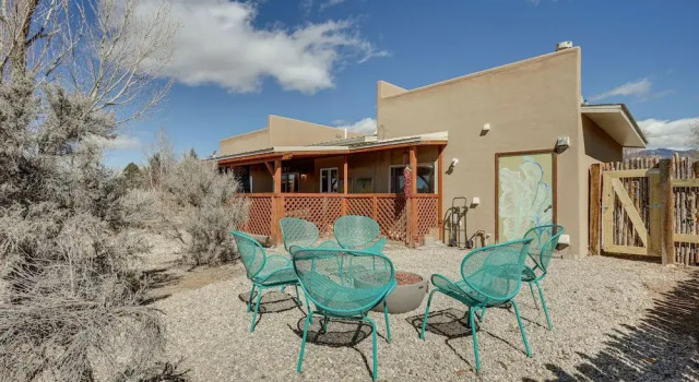 Taos Home w/ Private Hot Tub, Sauna & Gas Grill!, Varaa Lomakoti Taos 