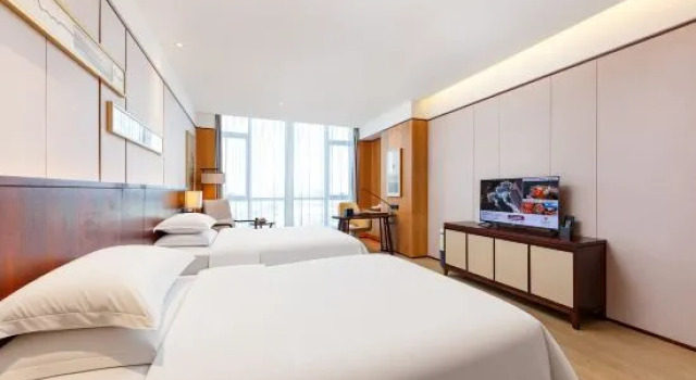 Номер Superior Renaissance Lucerne Hotel