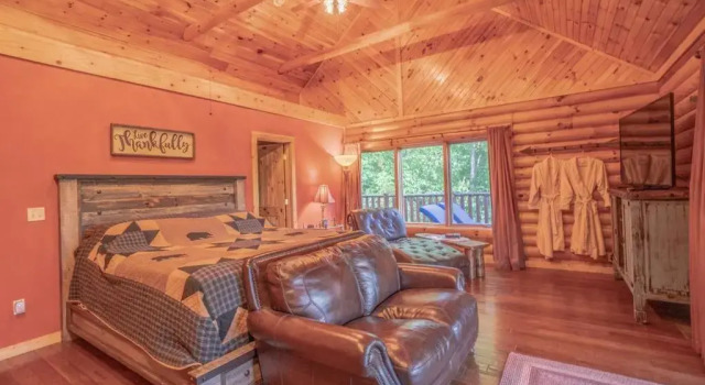 2 HOMES on Douglas Lake - Smoke Rise Lodge & Barn, Book Hotel Hoteller i Newport med pool, Swimmingpool