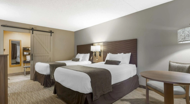 Четырёхместный номер Standard Best Western Plus Landing View Inn & Suites